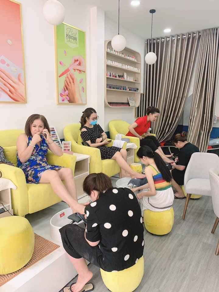 Vệ sinh ghế nail giá rẻ tại HCM